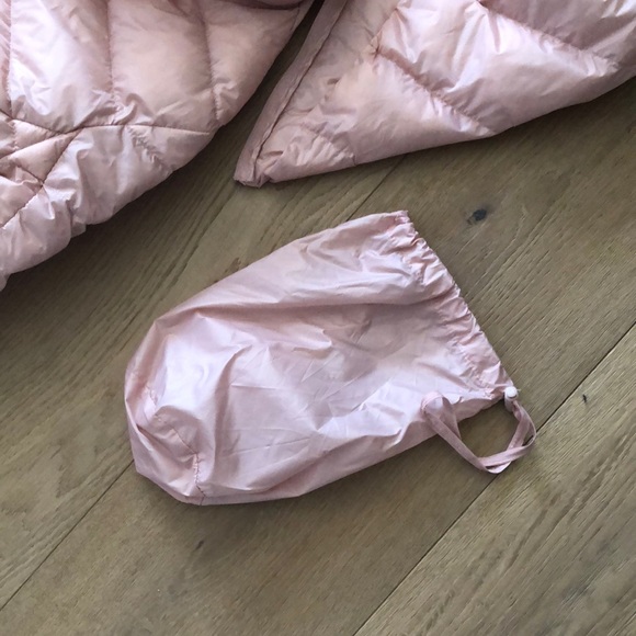 Light weight and packable down filled jacket - Picture 8 of 12